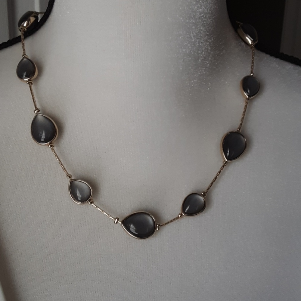 Pappagallo Necklace & Earrings Set